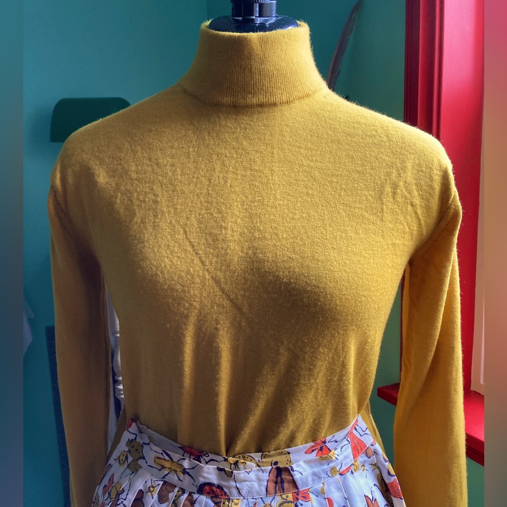 Banana Republic Yellow Ochre Merino Wool Sweater XS